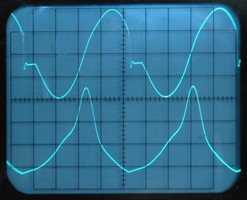 CRO-4-seul-1xEL34-Vo-0dB-8.7Vo-32Hz-No-RL-Vo-Iac.jpg